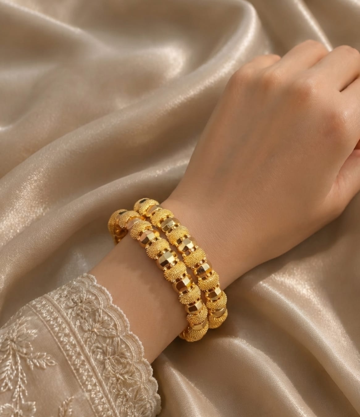 প্রিমিয়াম গোল্ডেন লক সিস্টেম চুড়ি – Elegant & Stylish Design